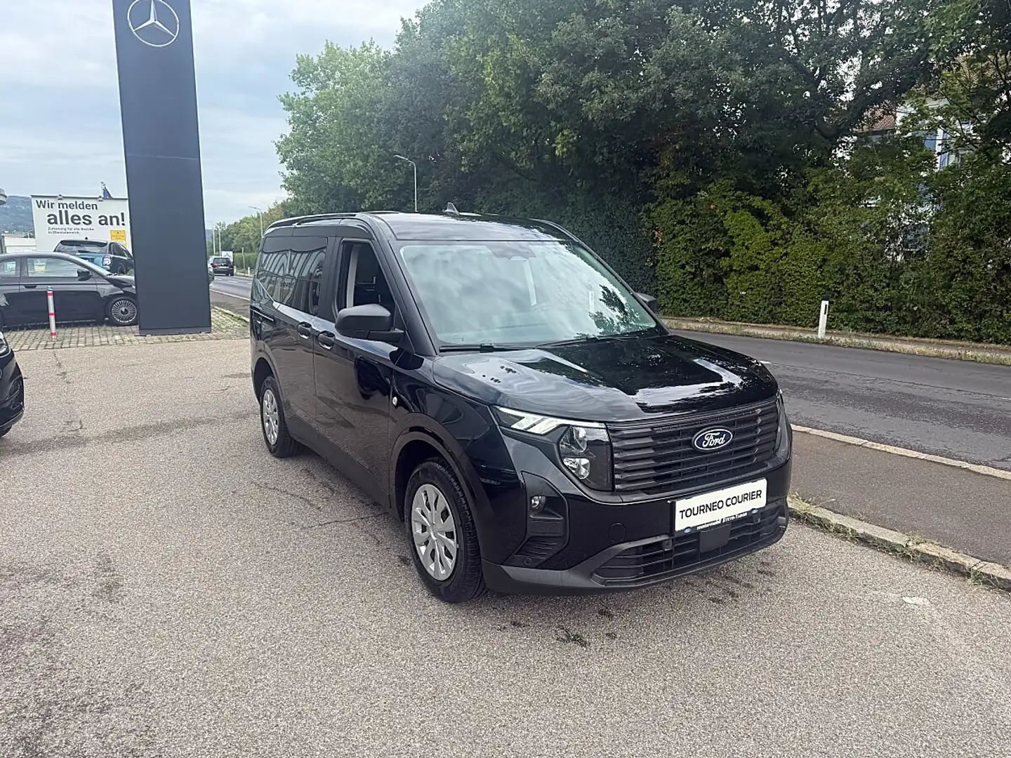 Ford Tourneo Courier 1,0 EcoBoost Trend Schwarz - 2