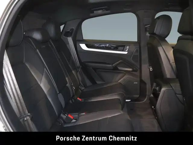 Porsche Cayenne view 8