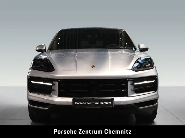 Porsche Cayenne view 4
