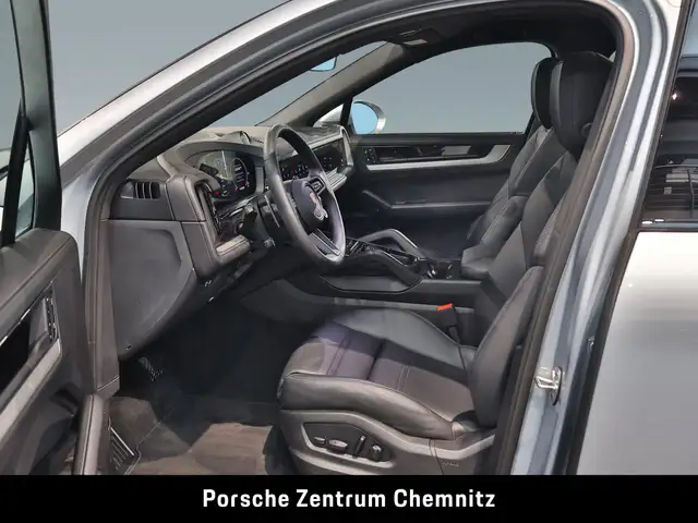 Porsche Cayenne view 12
