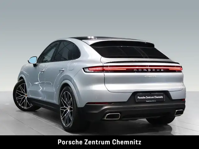 Porsche Cayenne view 3