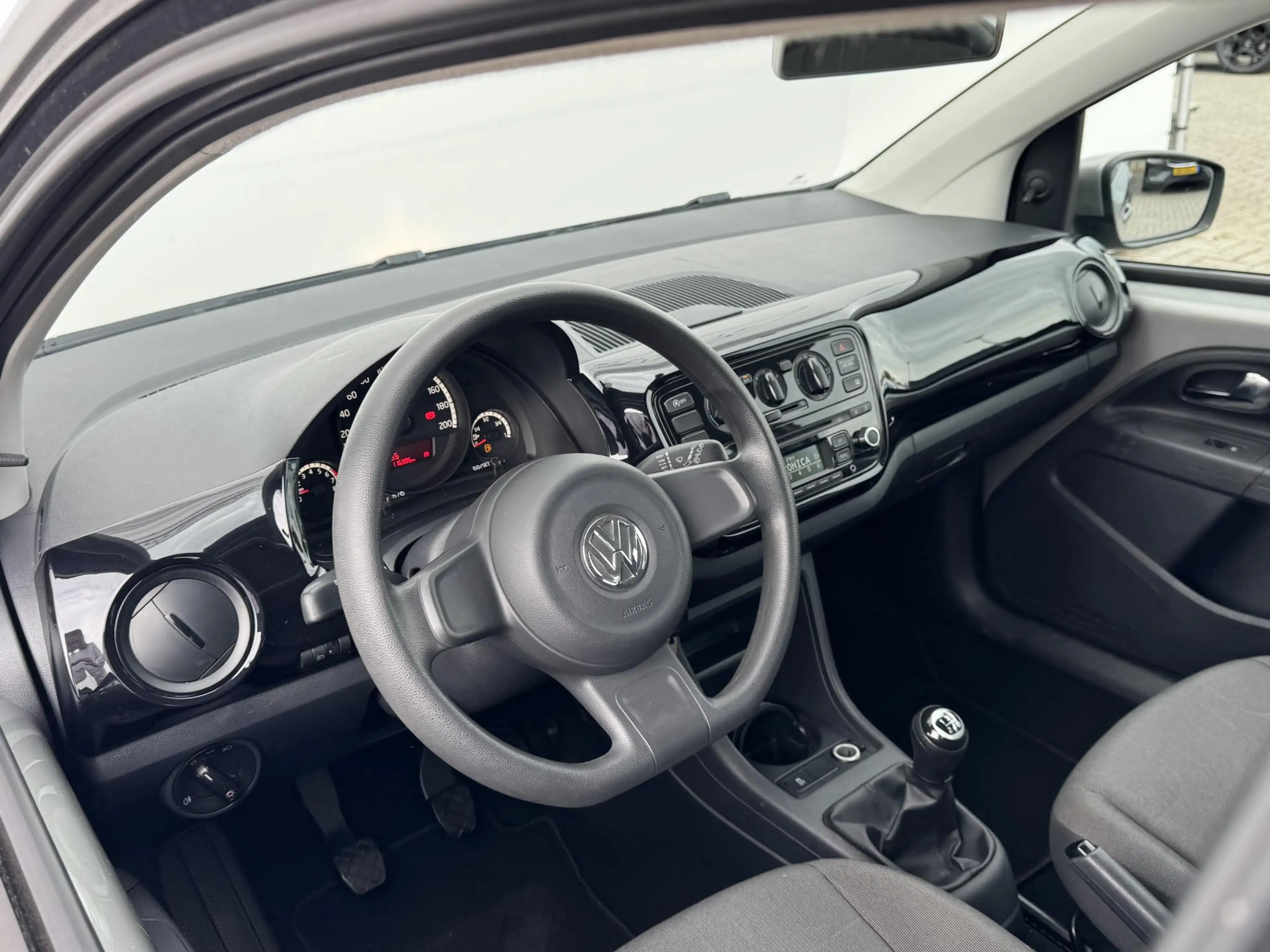 Volkswagen up! 1.0 move up! BlueMotion NL-AUTO | NAVI UITNEEMBAAR — photo 6