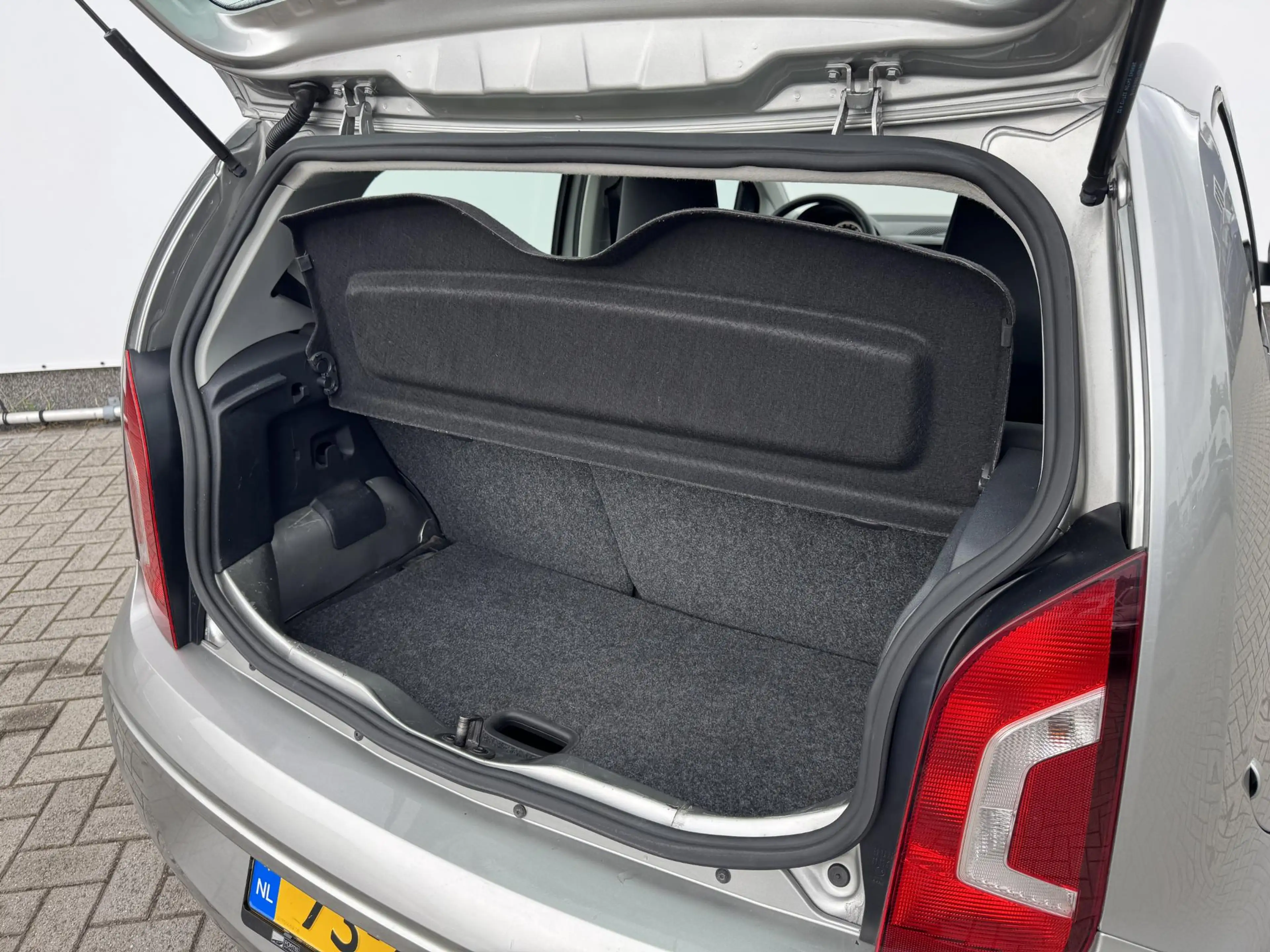 Volkswagen up! 1.0 move up! BlueMotion NL-AUTO | NAVI UITNEEMBAAR — photo 13