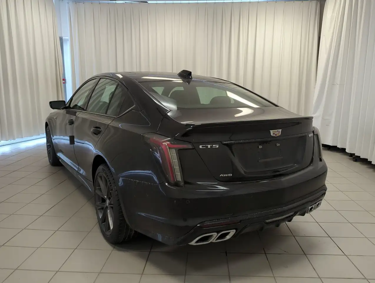 Cadillac CT5-V снимка Cadillac CT5-V