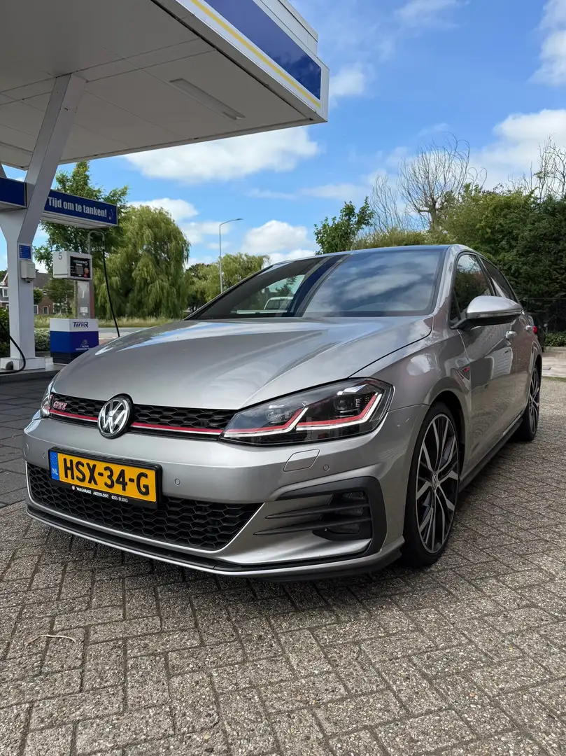 Volkswagen Golf GTI 2.0 TSI Performance / Camera / Bluetooth / Parkeer Grijs - 1
