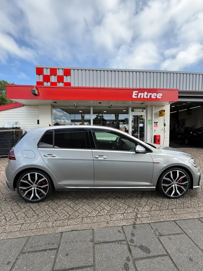 Volkswagen Golf GTI 2.0 TSI Performance / Camera / Bluetooth / Parkeer Grijs - 2