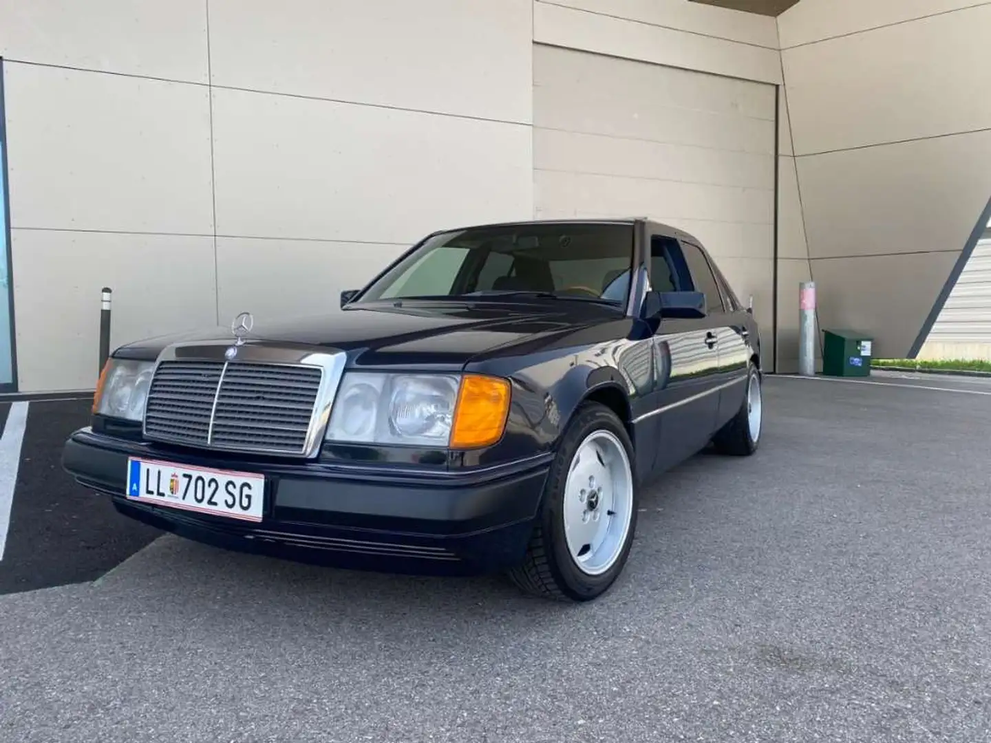 Mercedes-Benz 250 250 D Ds. Blau - 2