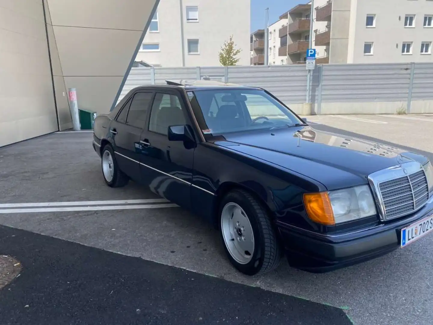 Mercedes-Benz 250 250 D Ds. Blau - 1