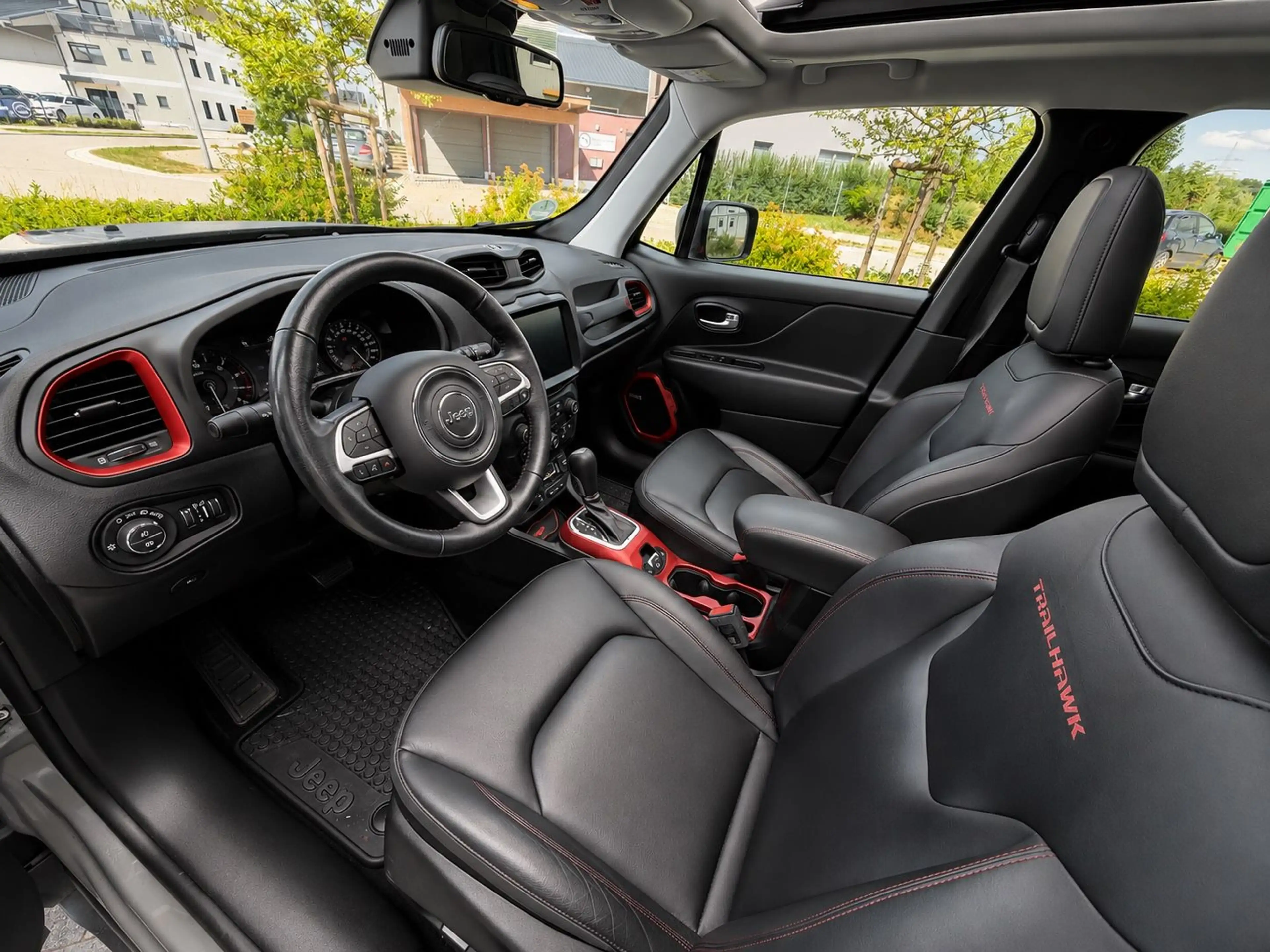 Jeep Renegade Trailhawk Plug-In-Hybrid 4xe — photo 9