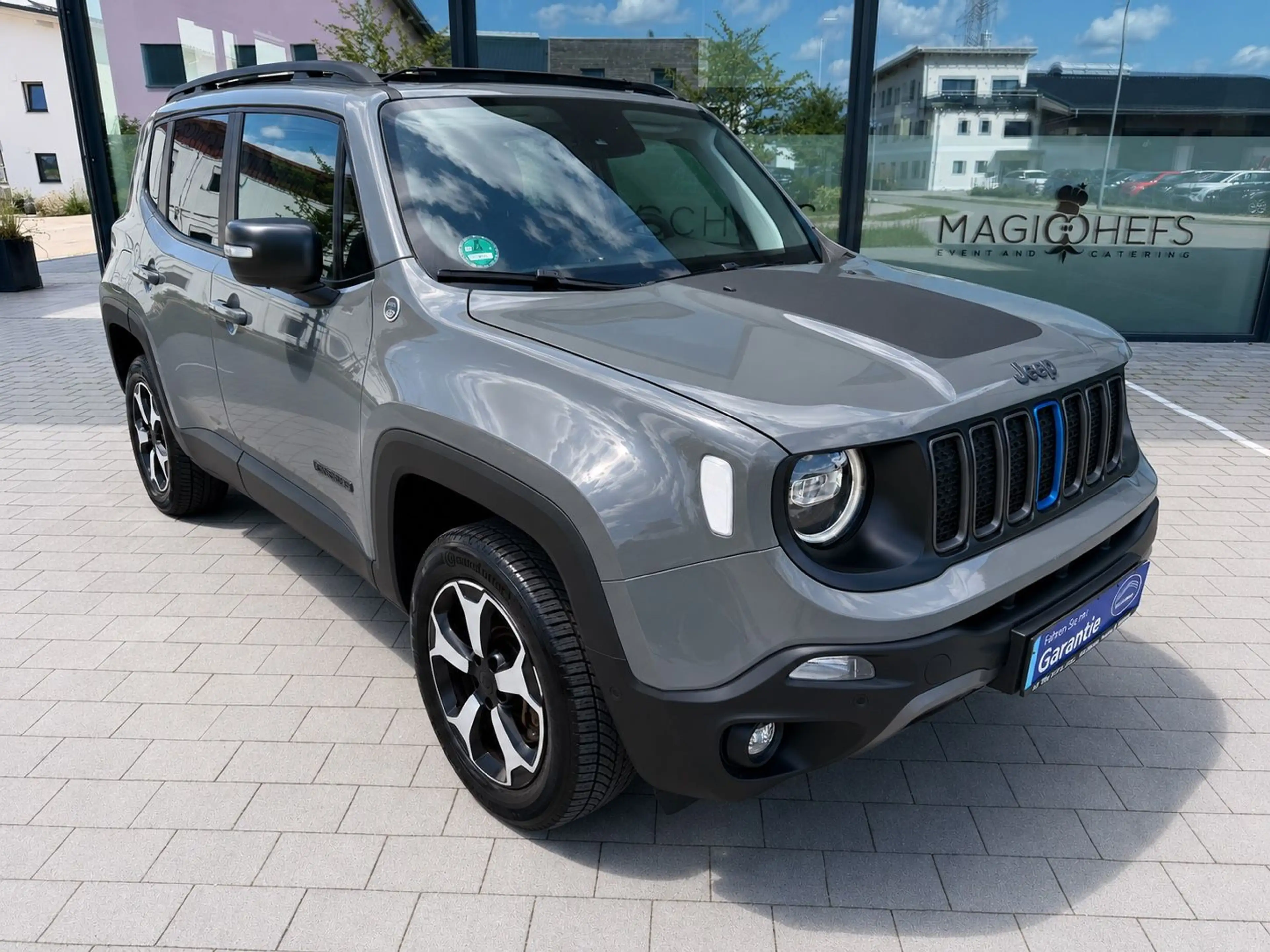 Jeep Renegade Trailhawk Plug-In-Hybrid 4xe — photo 6