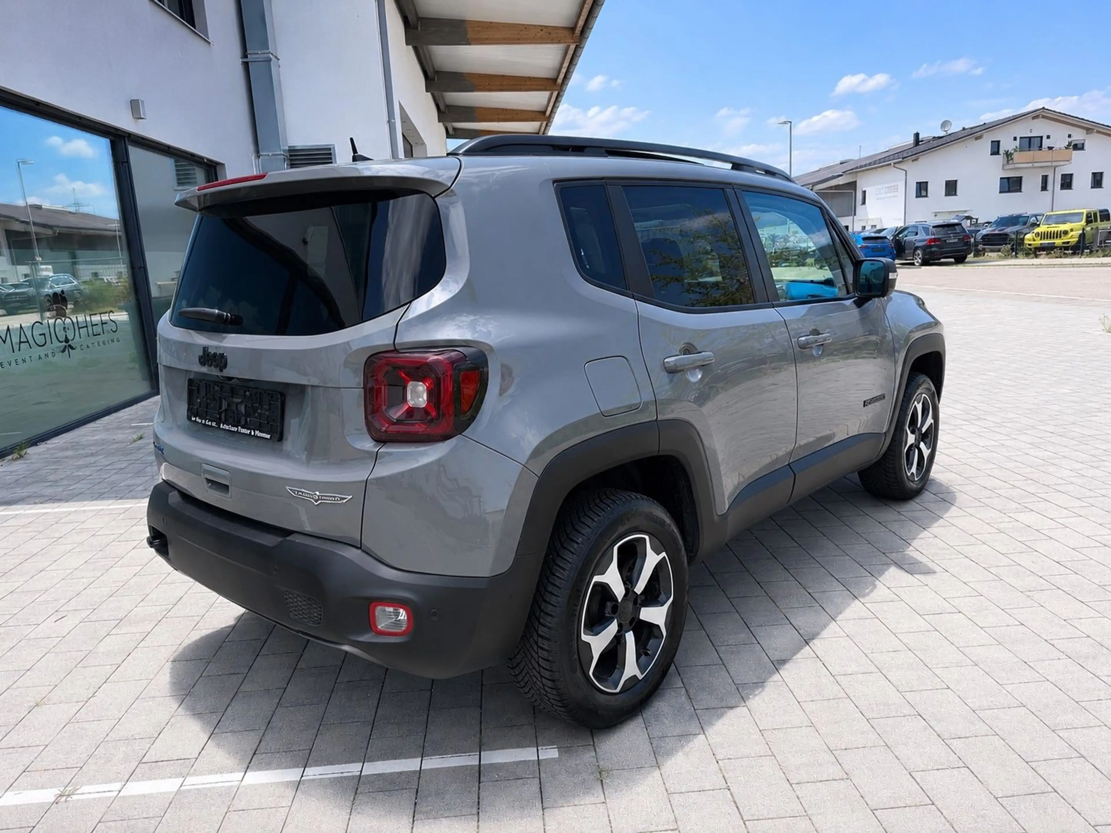 Jeep Renegade Trailhawk Plug-In-Hybrid 4xe — photo 4