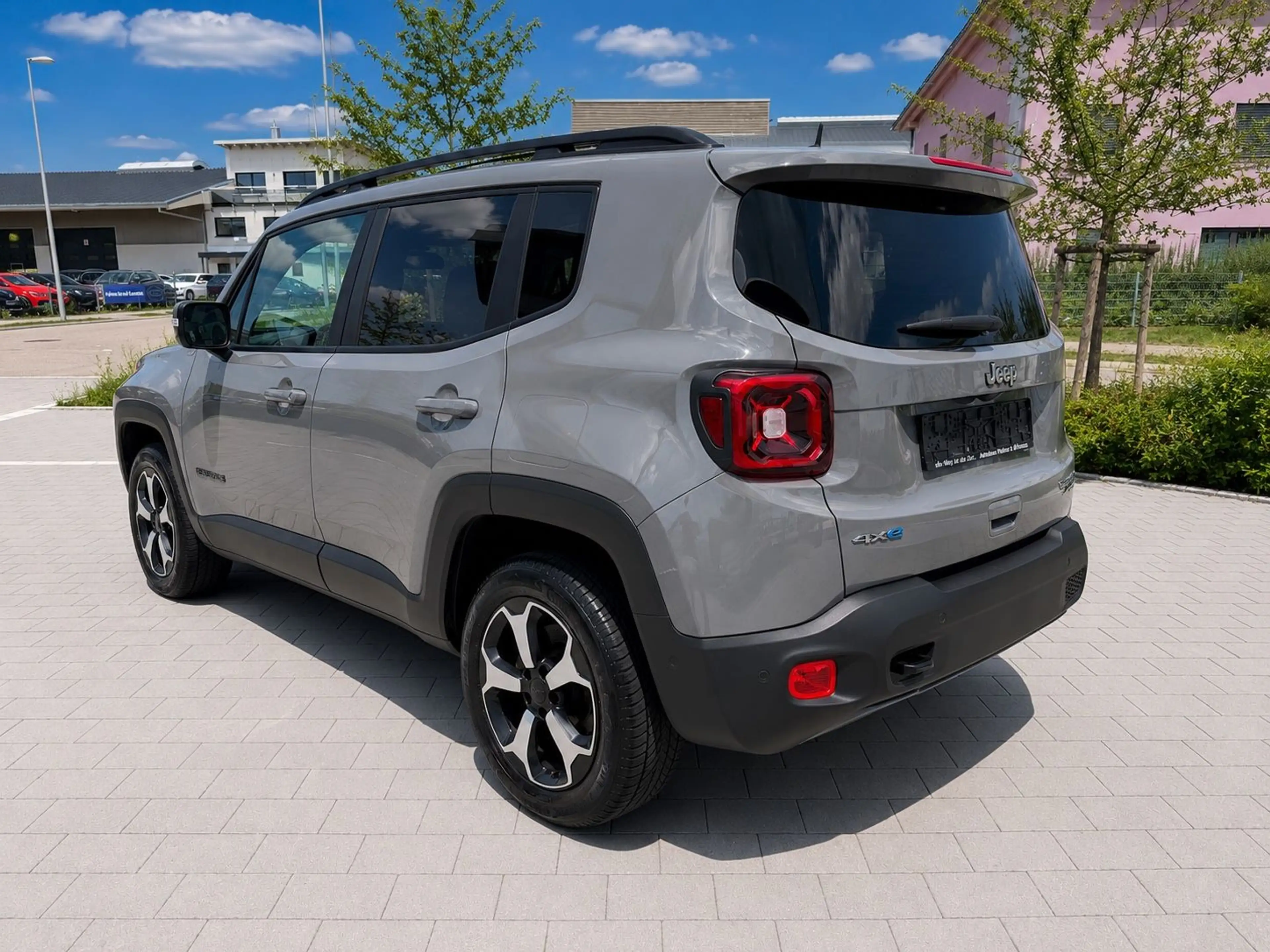 Jeep Renegade Trailhawk Plug-In-Hybrid 4xe — photo 3