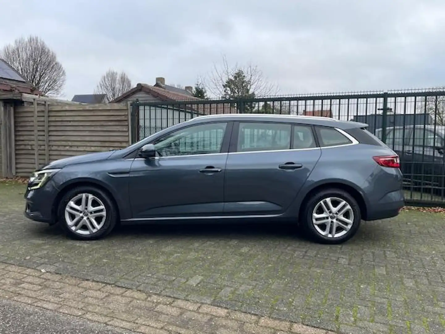 Renault Megane Estate 1.2 TCe Zen Exclusive navi, led, cruise Gris - 2