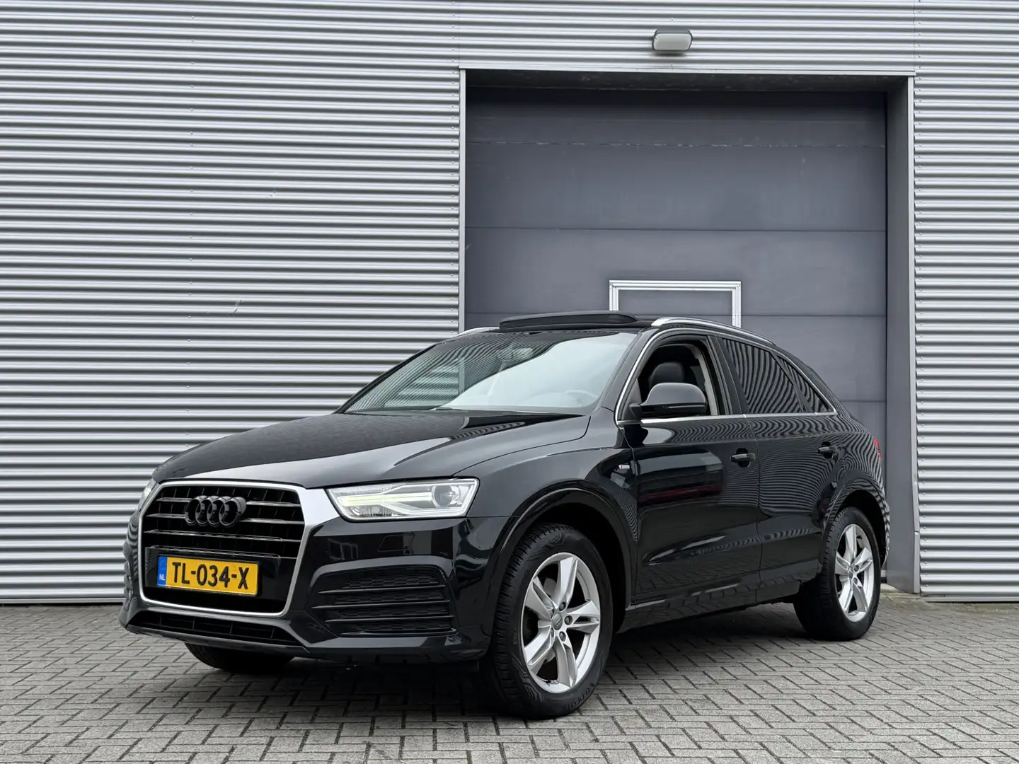 Audi Q3 1.4 TFSI CoD Sport Pro Line S I Aut. I S-Line I Pa Schwarz - 1