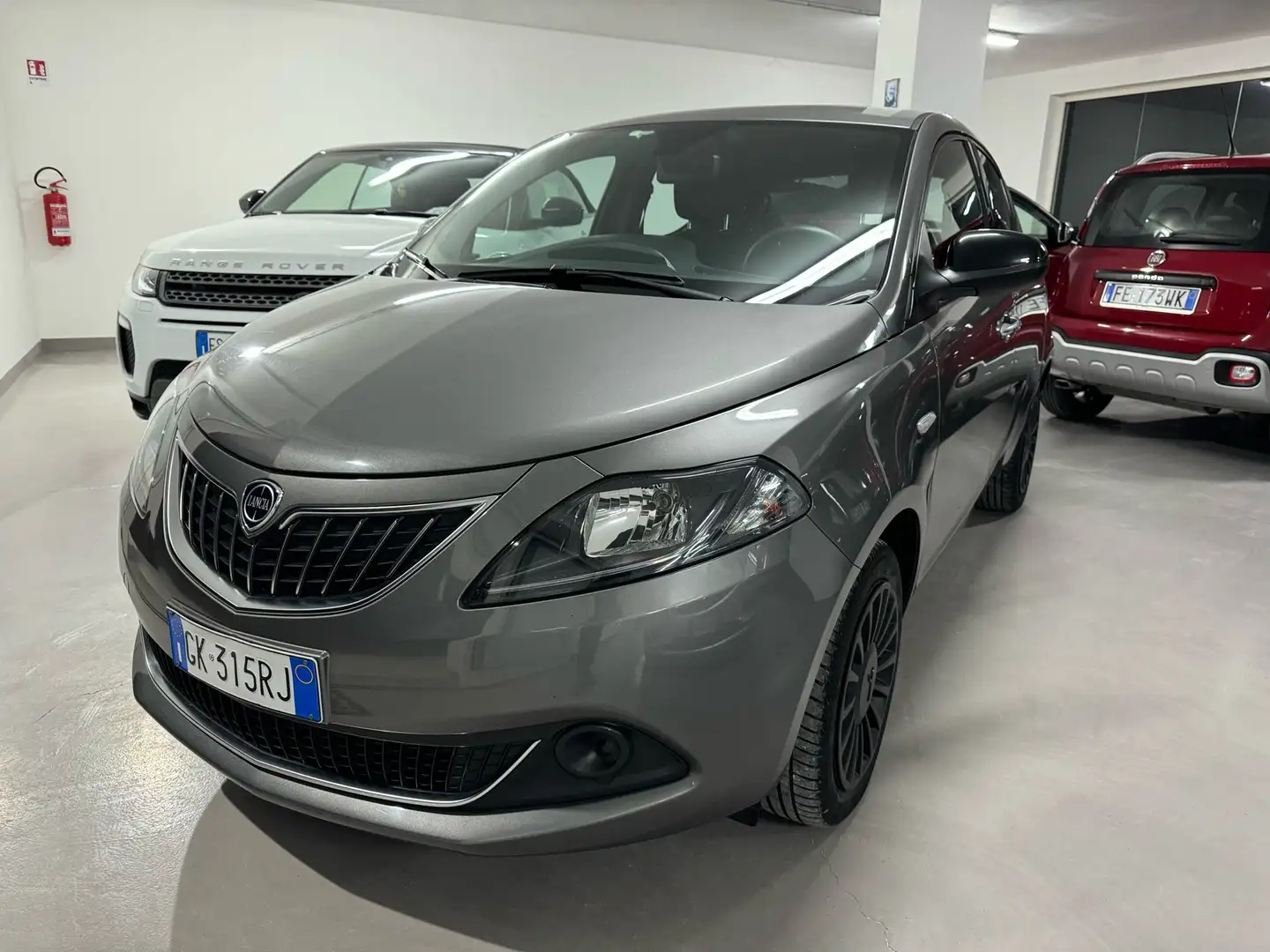 Lancia Ypsilon 1.0 firefly hybrid Alberta Ferretti s&s 70cv Gris - 1