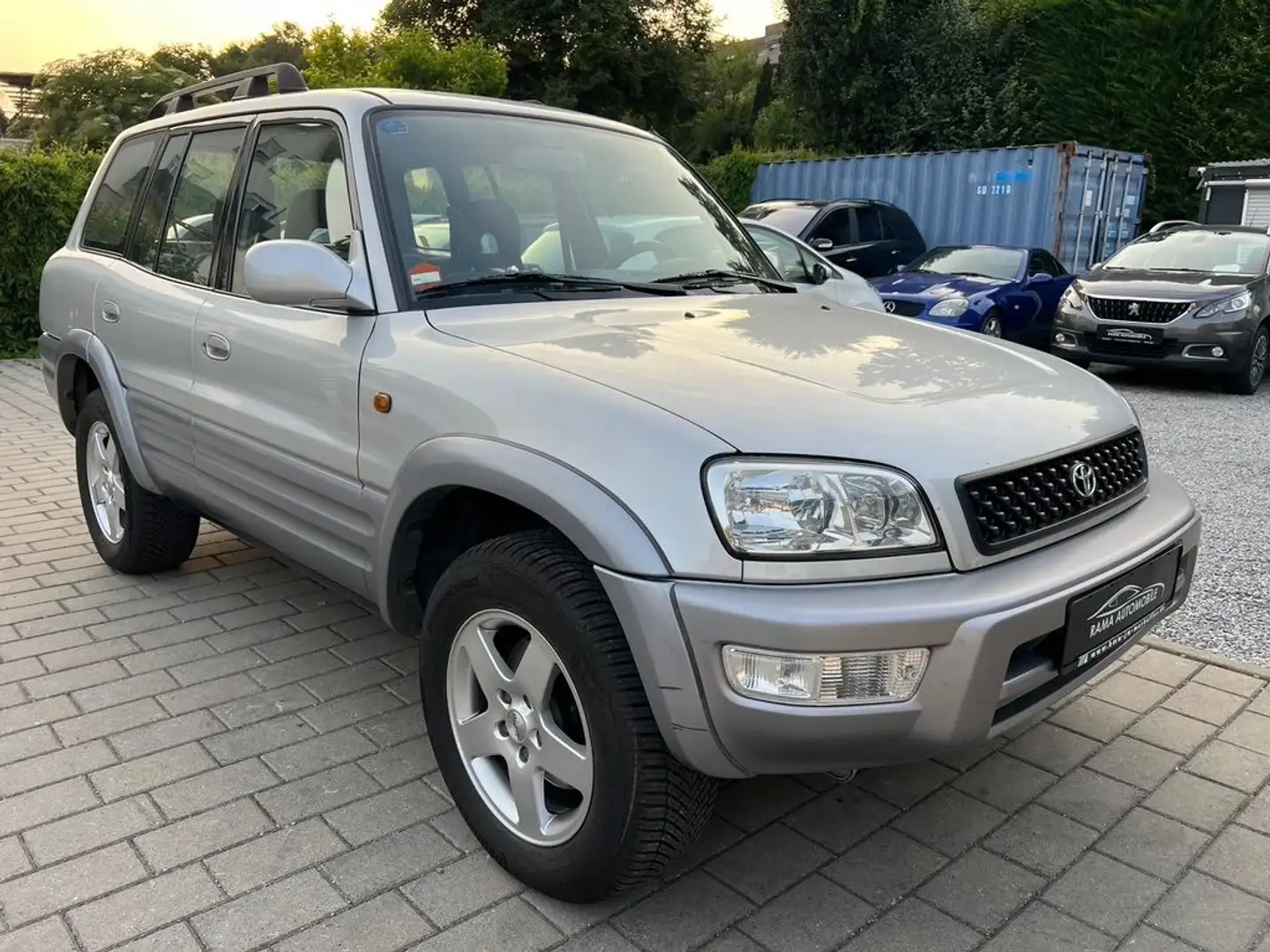Toyota RAV 4 2.0 4x4 KLIMA AHK ALU 1HAND TÜV Gris - 1