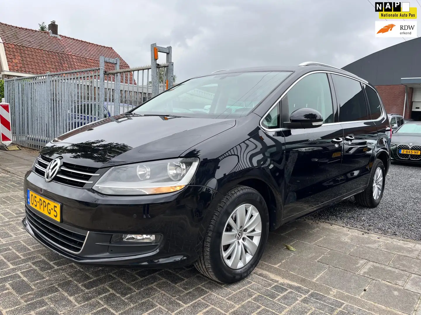 Volkswagen Sharan 1.4 TSI Comfortline 7 persoons | automaat | naviga Zwart - 1