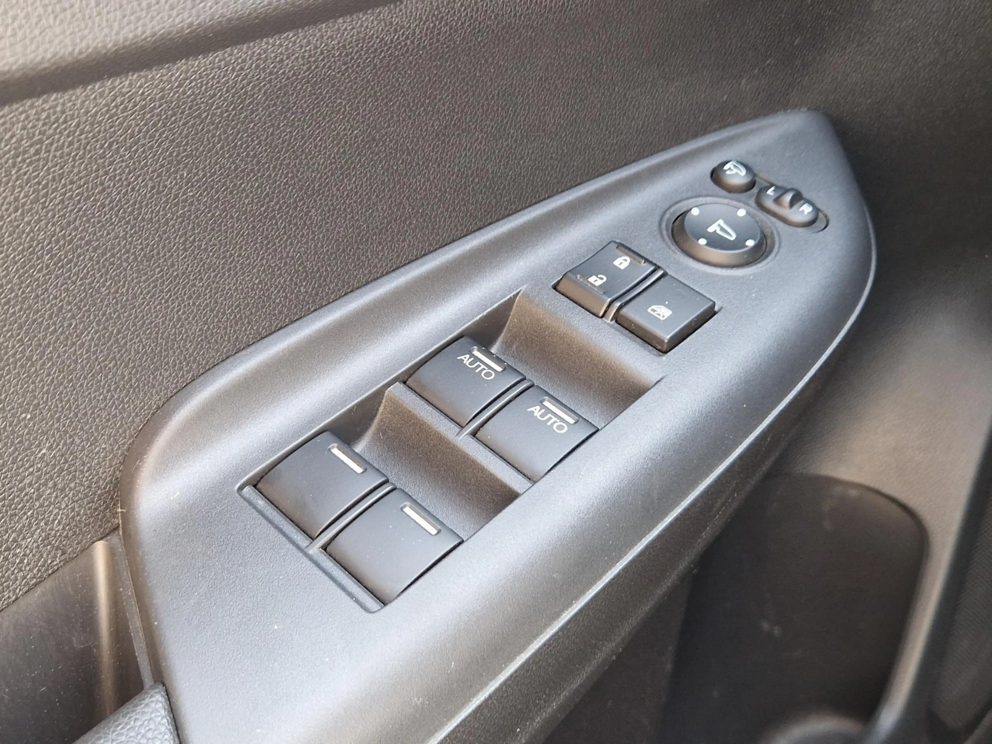 Honda Jazz 1.3 i-VTEC Elegance CAMERA CRUISE KEYLESS — photo 10