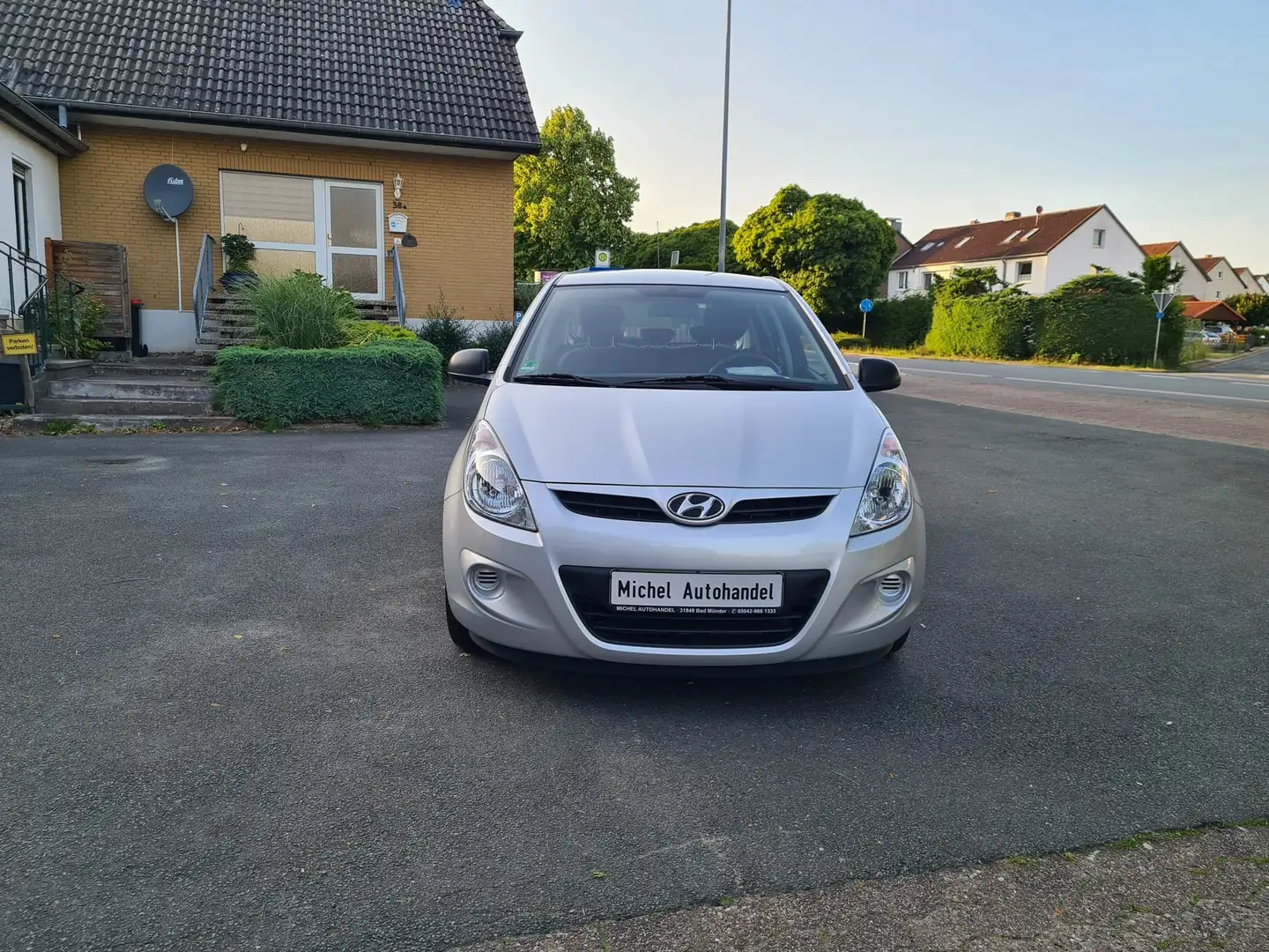 Hyundai i20 Classic. 109 000-1.-Hand. TÜV NEU! Argento - 2