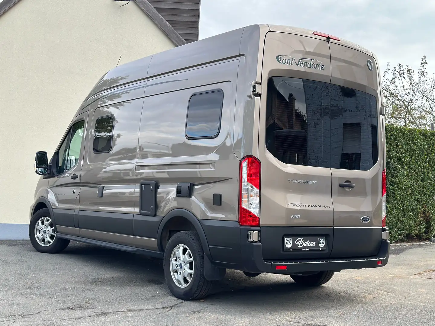 Ford 4x4 Fortyvan Camper Font Vendom Bronze - 2