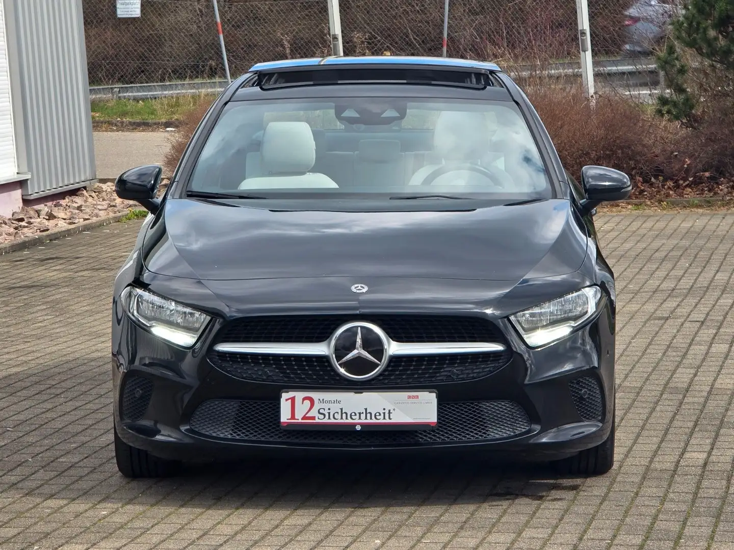 Mercedes-Benz A 200 d Limo/NAVI/KAMERA/ACC/PANORAMA/MBUX Чорний - 2