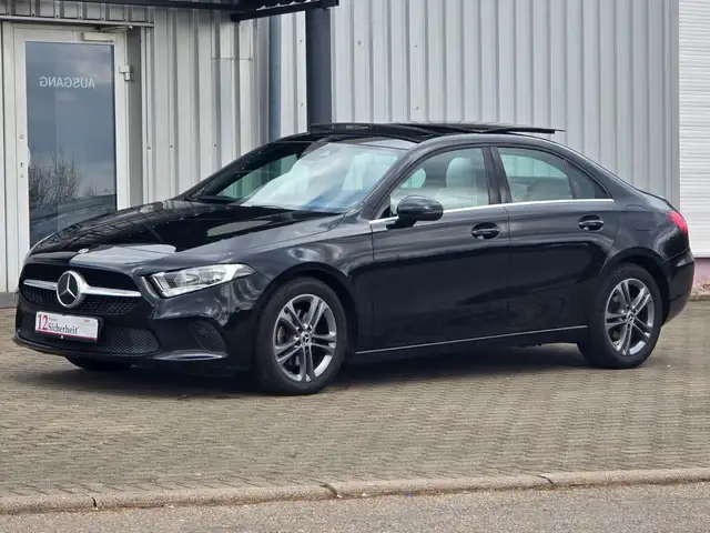 Mercedes-Benz A 200 d Limo/NAVI/KAMERA/ACC/PANORAMA/MBUX