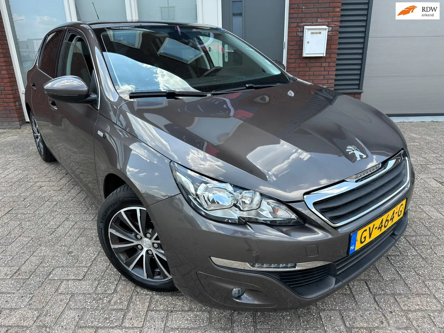 Peugeot 308 1.2 PureTech Style / Navi / Pano / PDC / LED / NAP Gris - 1
