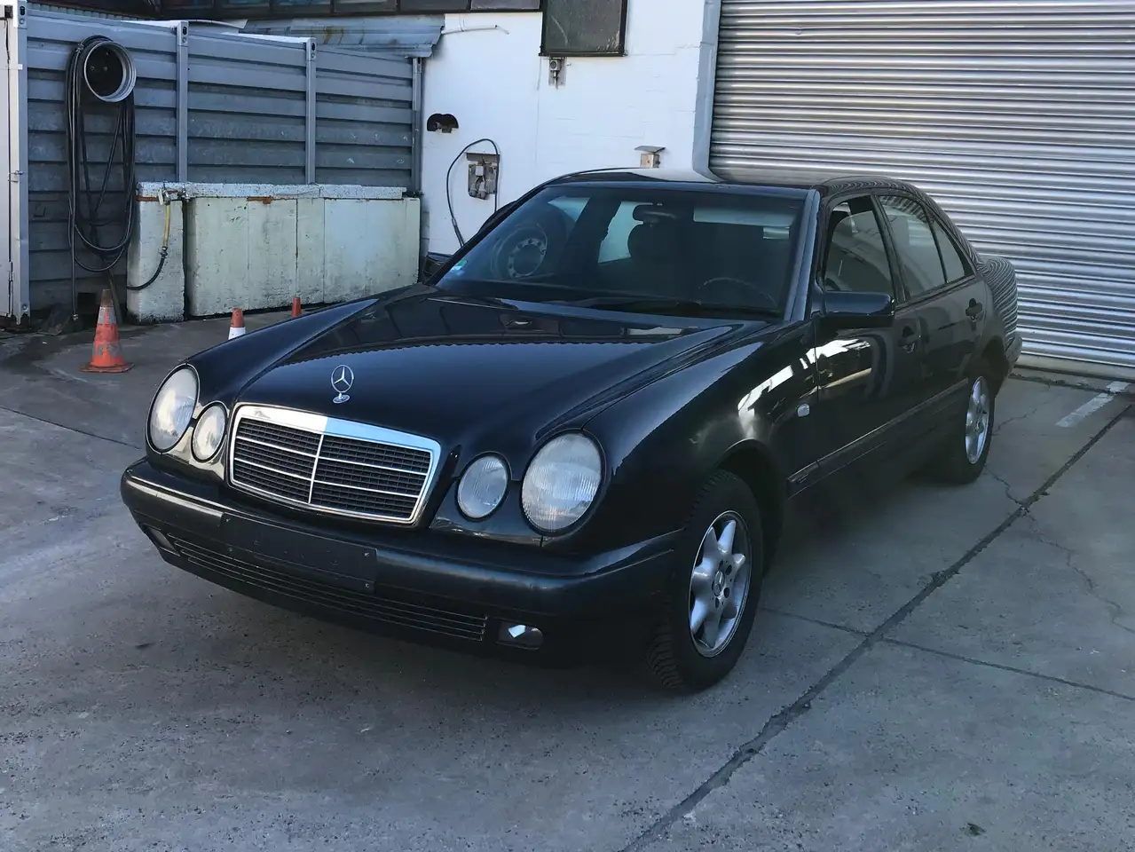 Mercedes-Benz E 200 E-Klasse Classic, foto 1