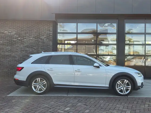 Audi A4 view 6