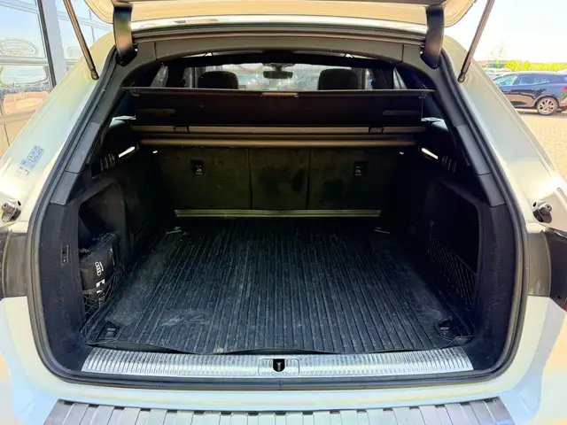 Audi A4 view 21