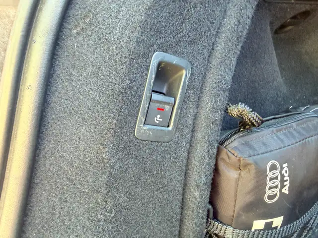Audi A4 view 23