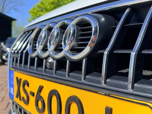 Audi A4 view 14