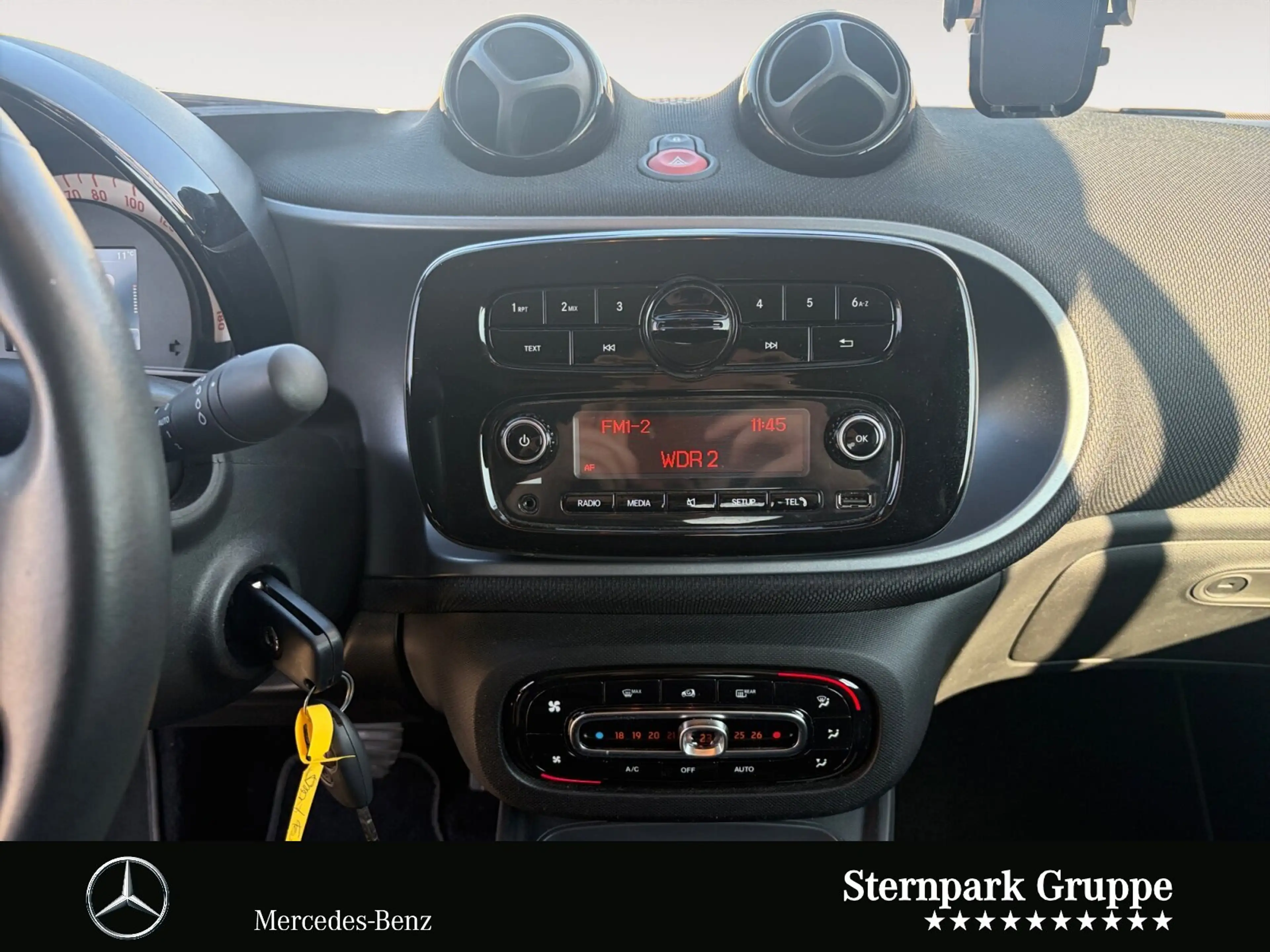 smart forTwo cabrio passion SHZ*TEMPOMAT*BLUETOOTH*uvm Autom./Klima/Sitzhzg./BC/Tempomat/L-R Sensor/eFH./USB-Anschluss — photo 11
