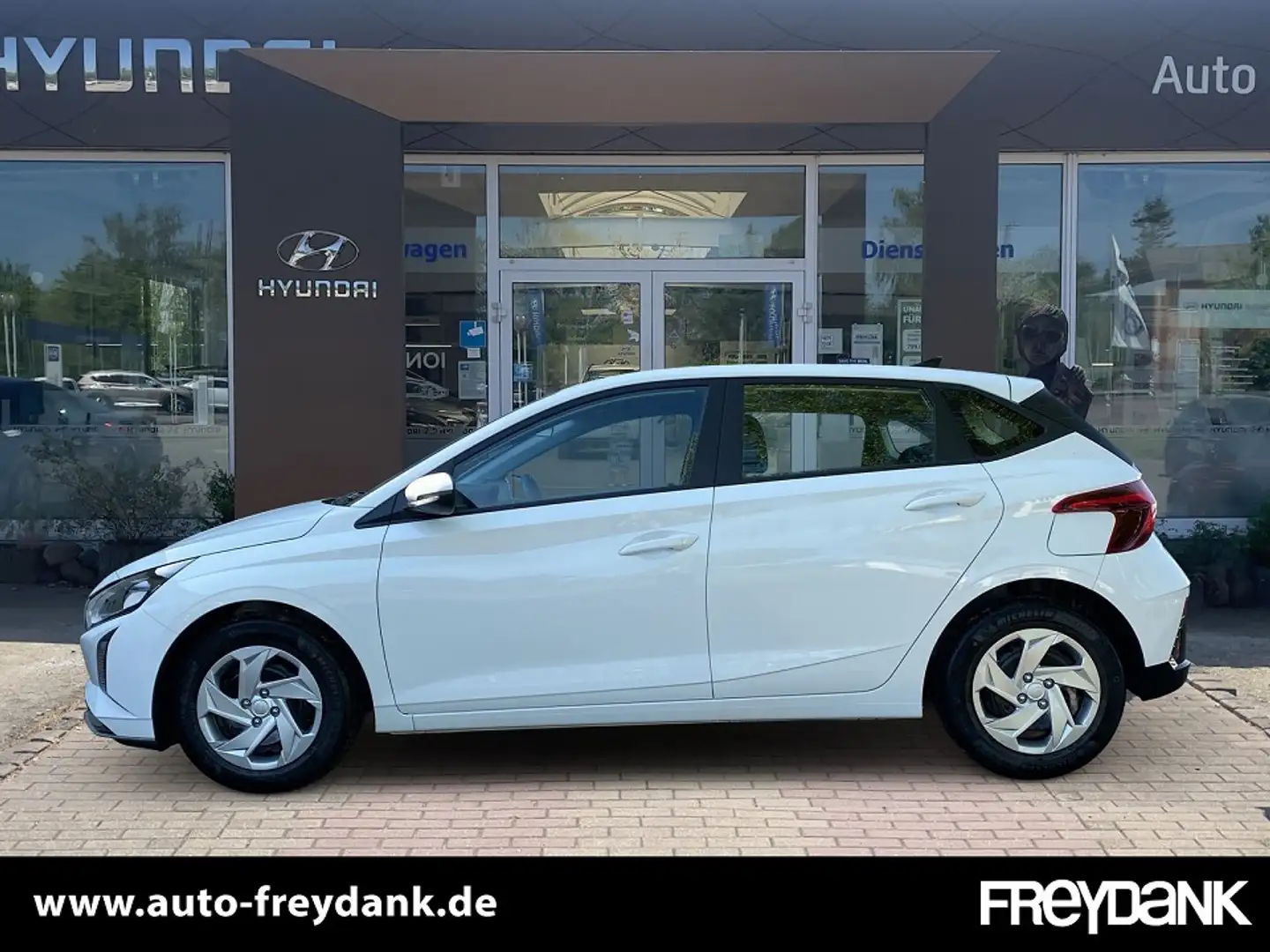 Hyundai i20 FL (MY25) 1.0 T-GDI (100 PS) 6-MT 2WD Select Weiß - 2