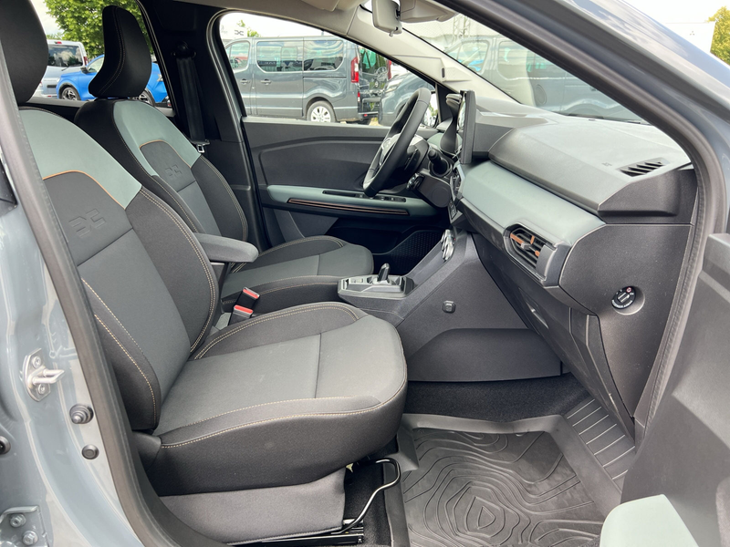 Dacia Jogger ECO-G 120 auto Extreme 5-S SHZ+RFK+LED — photo 9