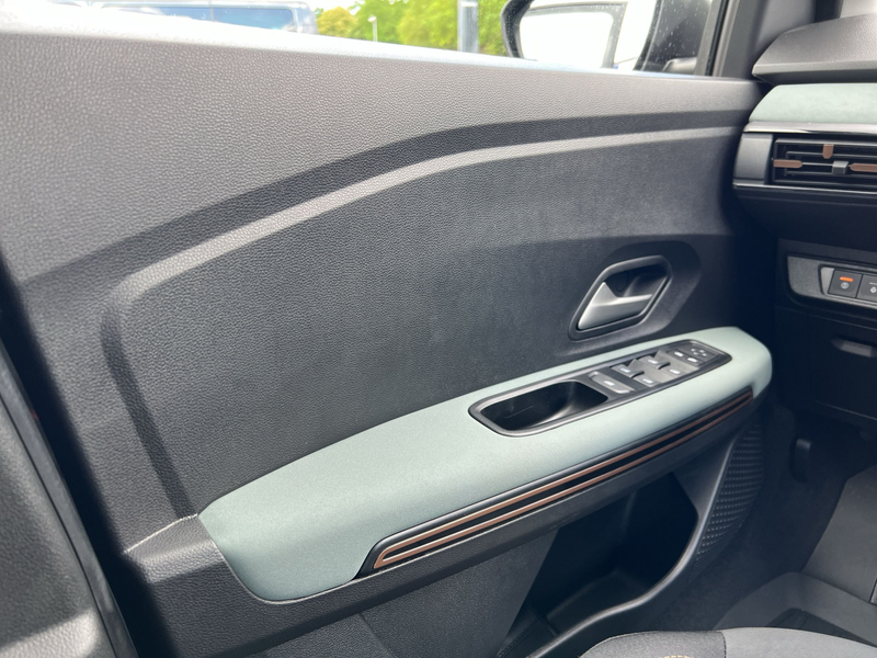 Dacia Jogger ECO-G 120 auto Extreme 5-S SHZ+RFK+LED — photo 13