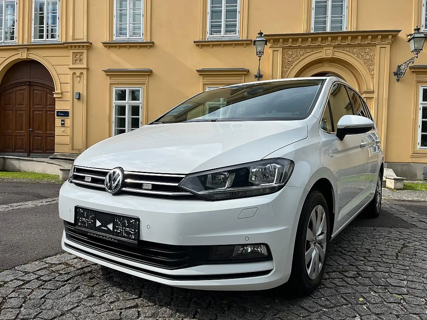 Volkswagen Touran 2,0 TDI SCR DSG 1.Besitz, ÖAMTC Test, Abstandst... Weiß - 1
