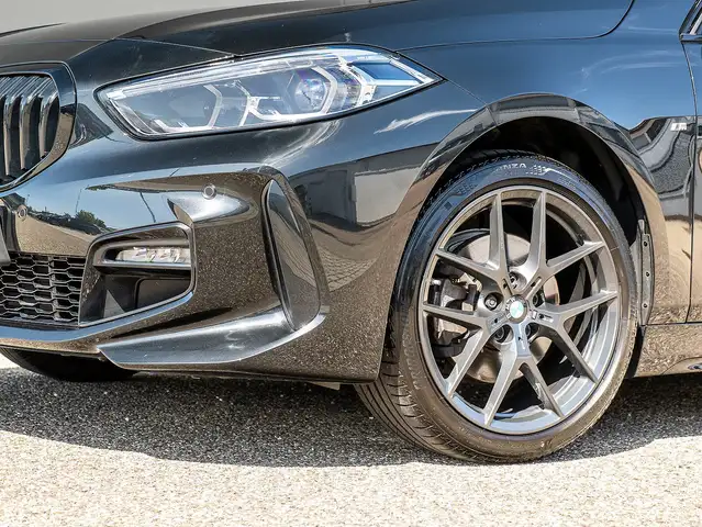 BMW 1 Series view 19