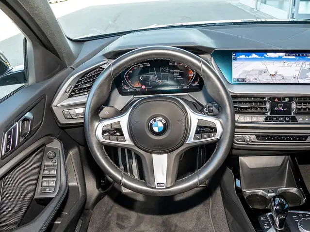 BMW 1 Series view 10