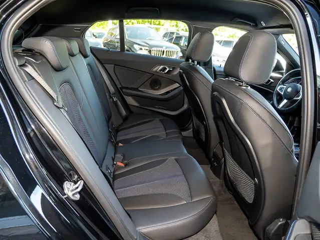BMW 1 Series view 16