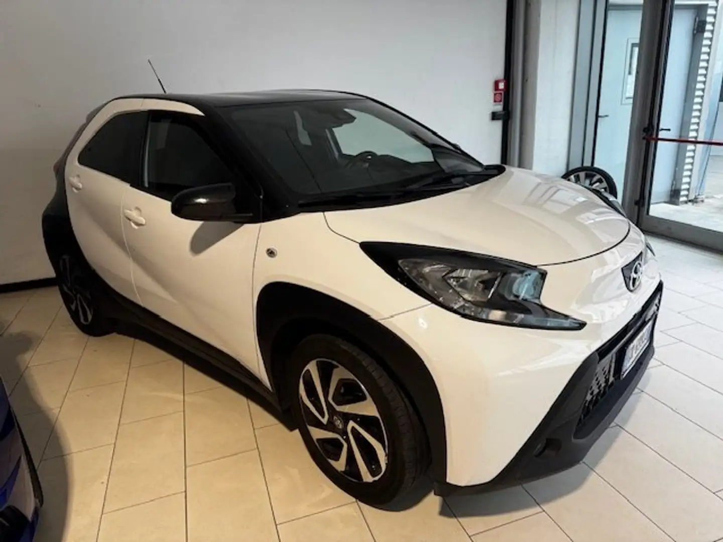 Toyota Aygo X 1.0 Trend 72cv Bianco - 1
