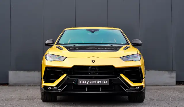 Lamborghini Urus view 6