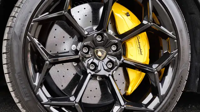 Lamborghini Urus view 15