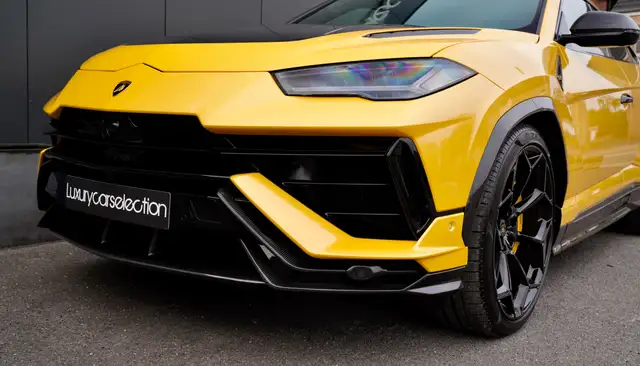 Lamborghini Urus view 10