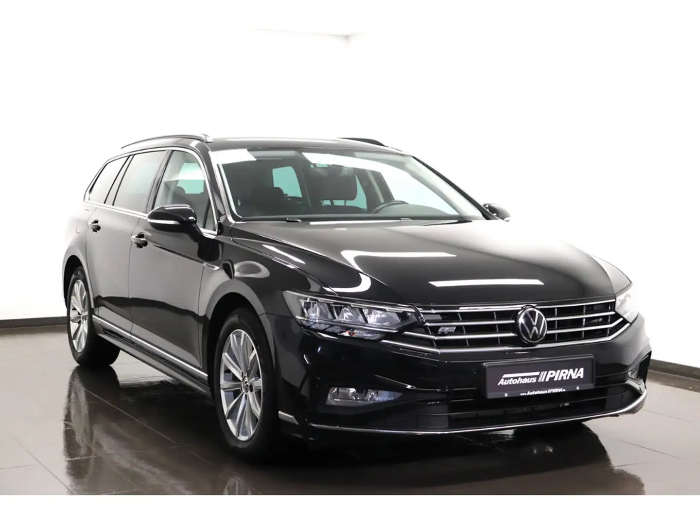 Volkswagen Passat Variant 2.0 TDI Business R-line Ext. AHK Schwarz - 2