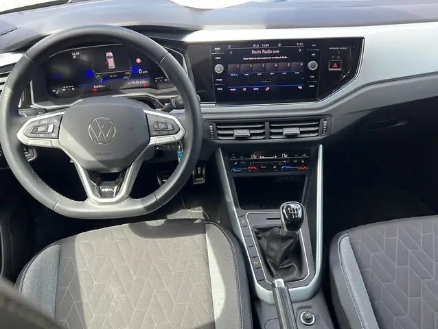 Volkswagen Polo view 3