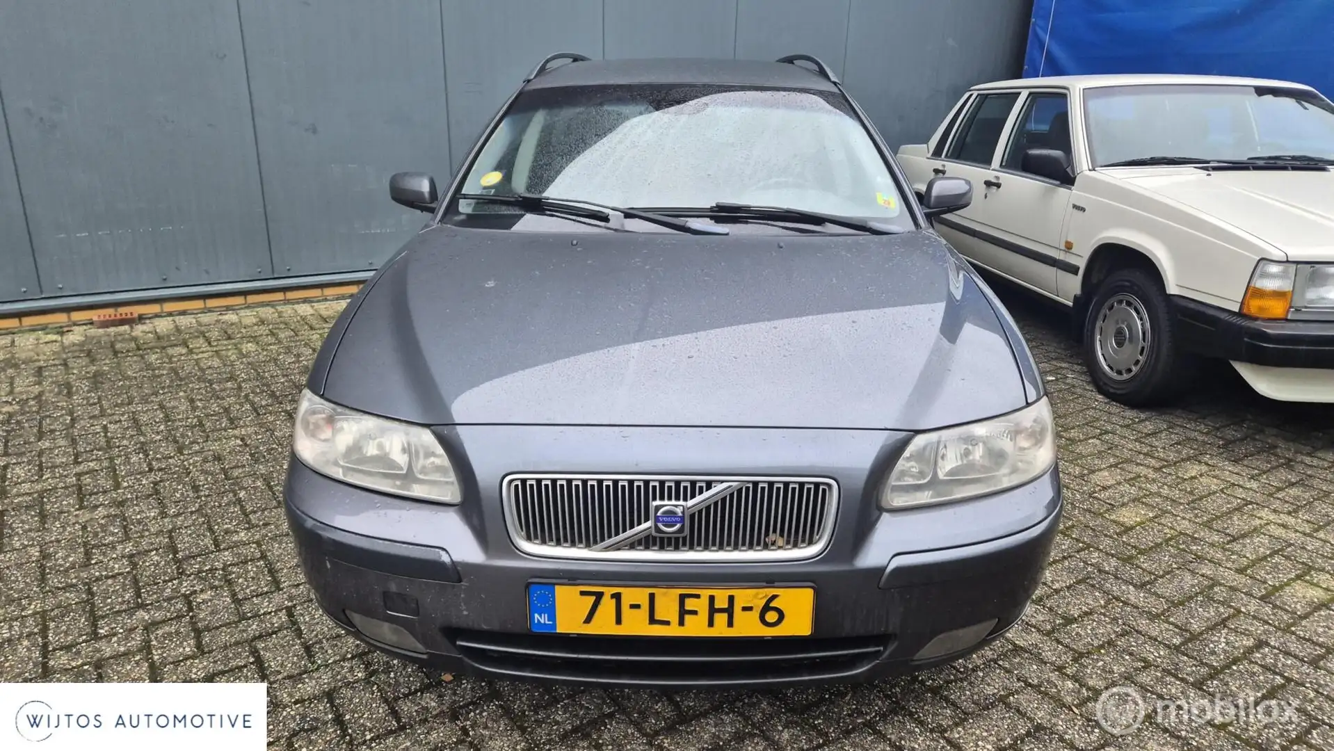 Volvo V70 2.4 D5 Summum Grijs - 2