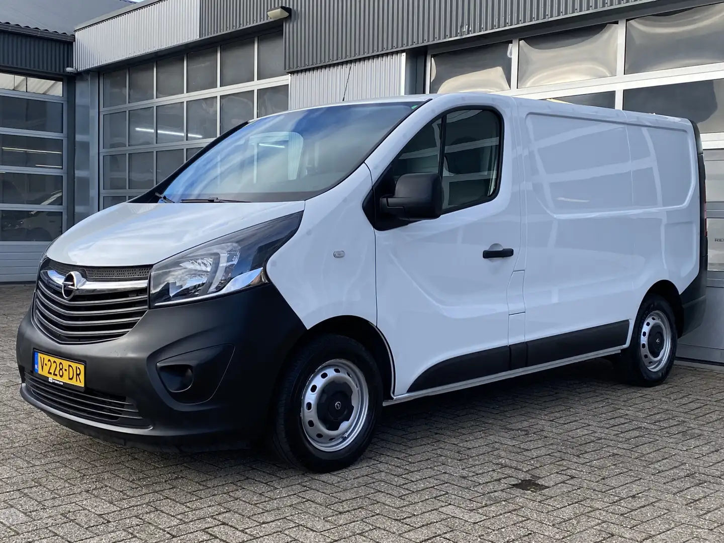 Opel Vivaro 1.6 CDTI L1H1 126pk Bpm vrij Airco Kastinrichting Wit - 2
