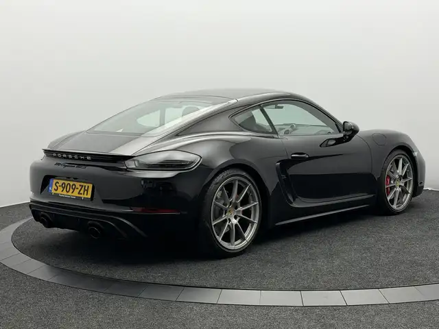 Porsche Cayman view 8