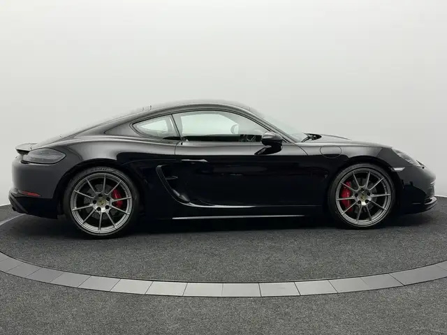 Porsche Cayman view 6